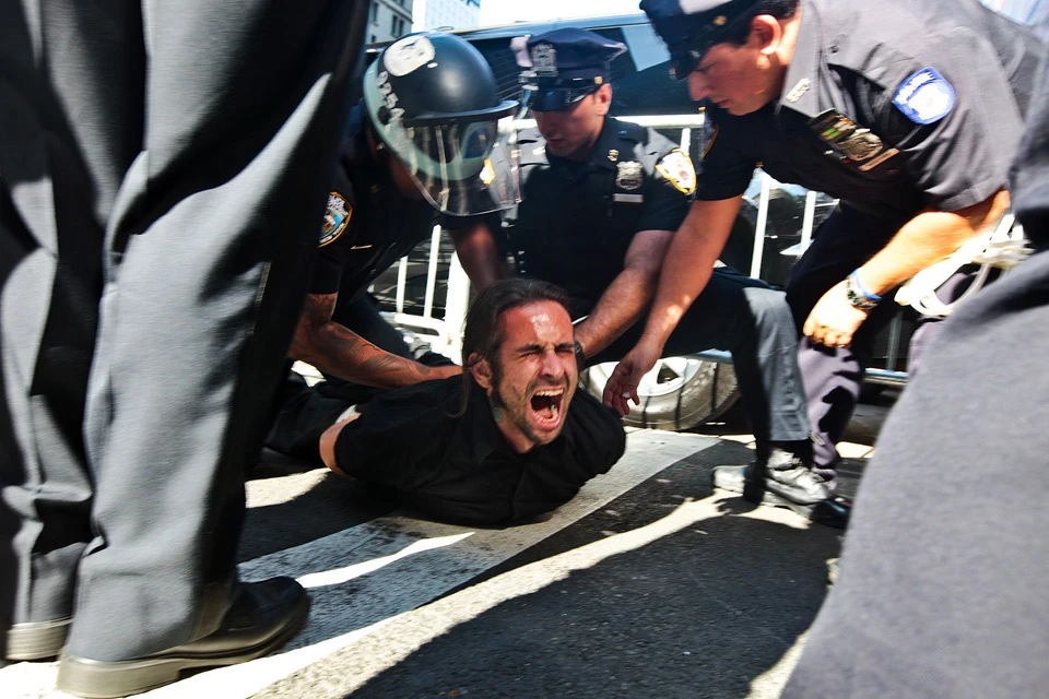 Задержание протестующих во время акции Occupy Wall Street