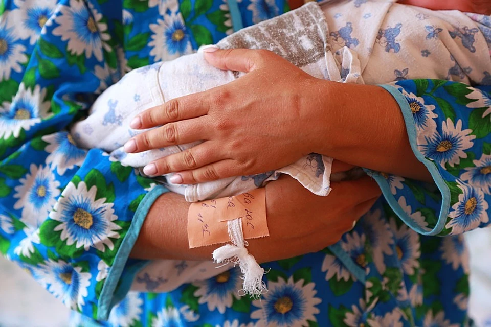 Молодая мать до смерти закормила сухим молоком новорожденную дочку в Красноярском крае.