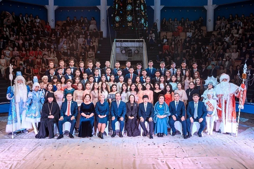 За все время проведения елки, праздник посетили 14 тысяч школьников.