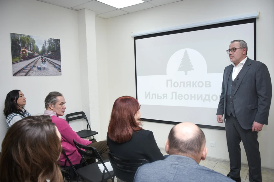 Первая встреча депутата с жителями в новой приемной.