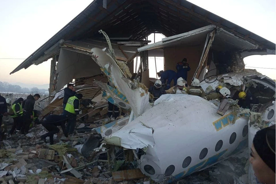 Число погибших в авиакатастрофе в Алма-Ате увеличилось до 15. Фото: МЧС Казахстана