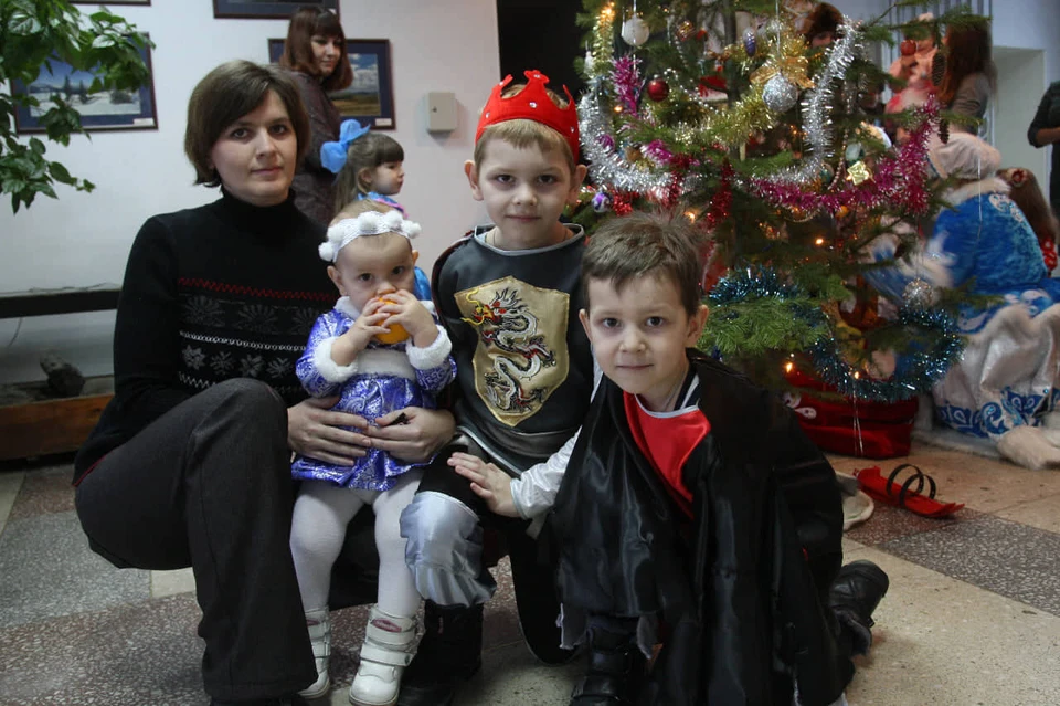 Анна Бодагова с детьми.
