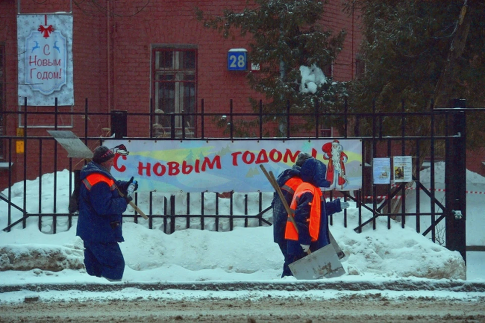Дворники выйдут на уборку улиц с рассветом 1 января. Фото: Архив КП