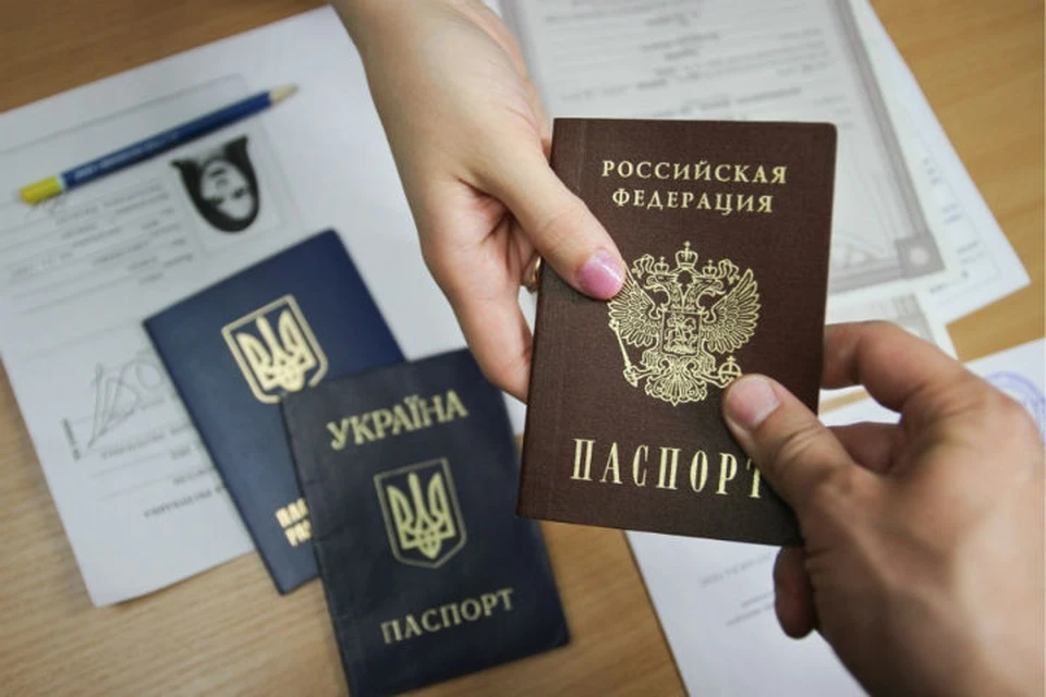 Желающих получить паспорт РФ не убавляется. ФОТО: ВКонтакте