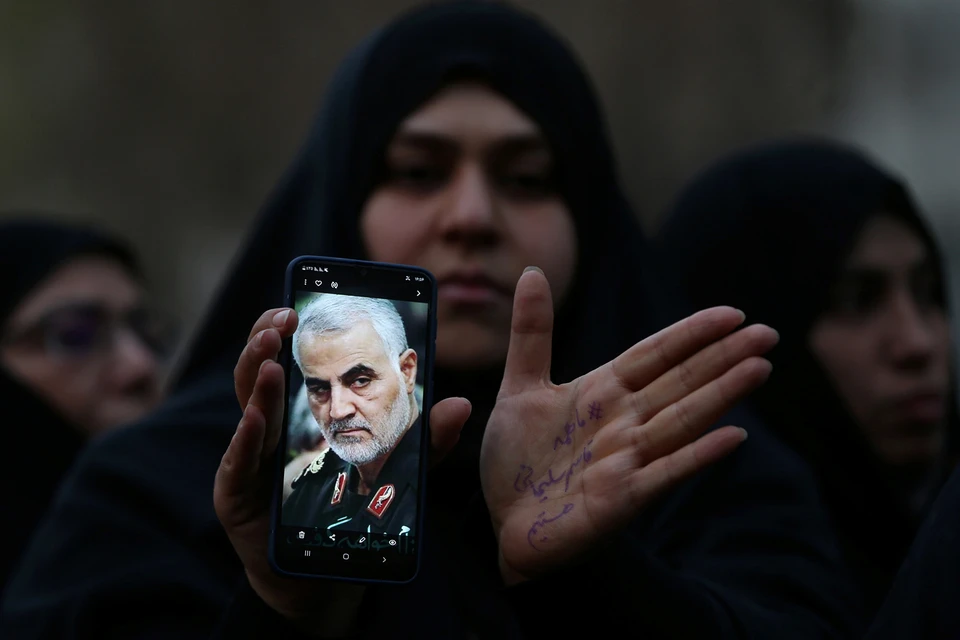 Сразу после убийства по всему Ирану стали собираться демонстрации в память о Сулеймани