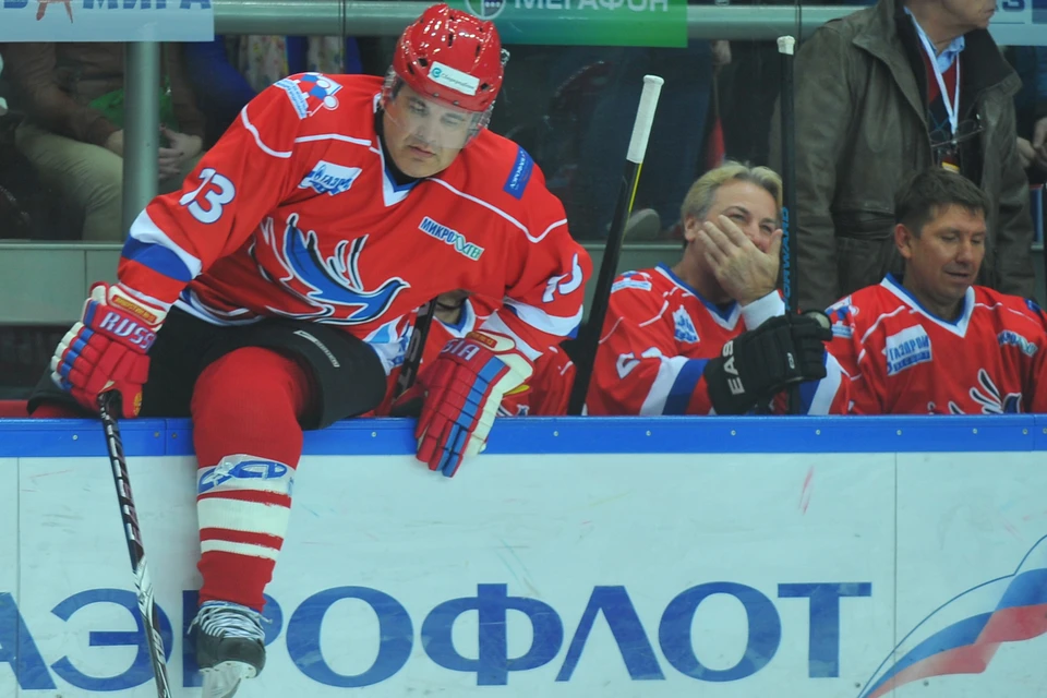 Михаил Владимирович занимается хоккеем уже как минимум с 1998 года.