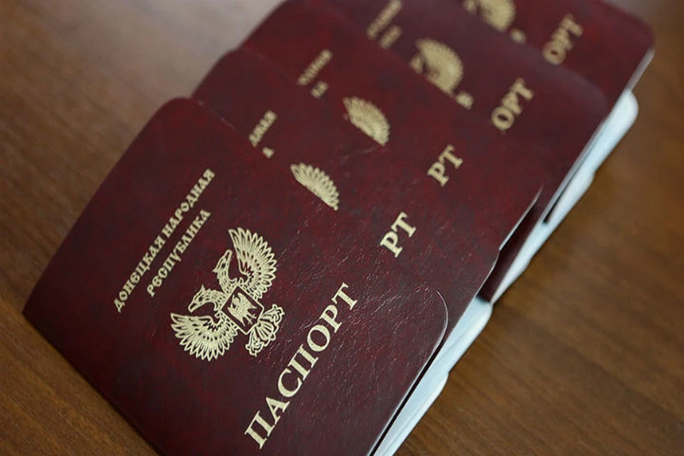 За республиканскими паспортами по - прежнему большие очереди