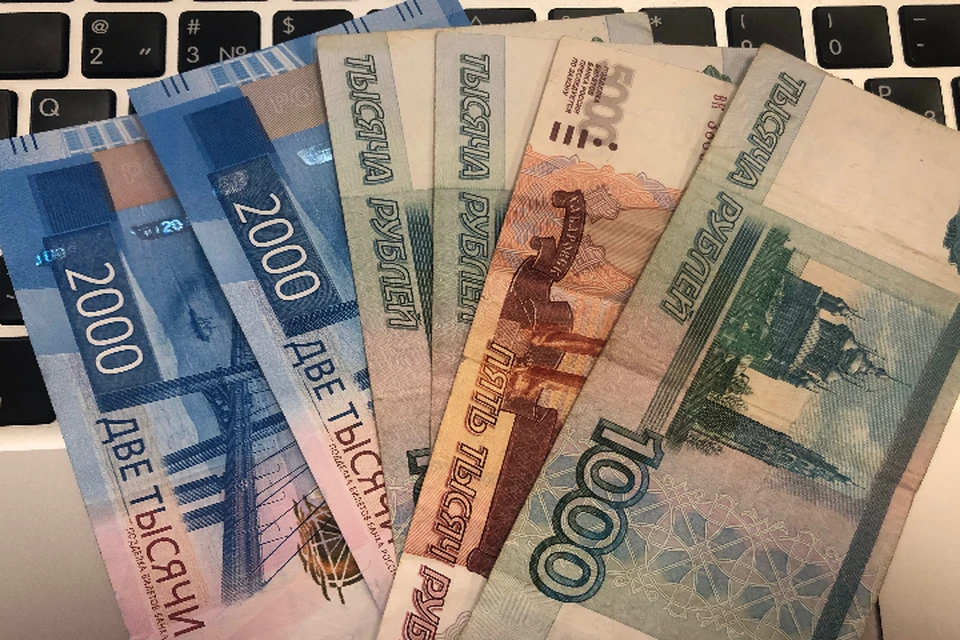 Часть подозрительных купюр молодой человек уничтожил сам