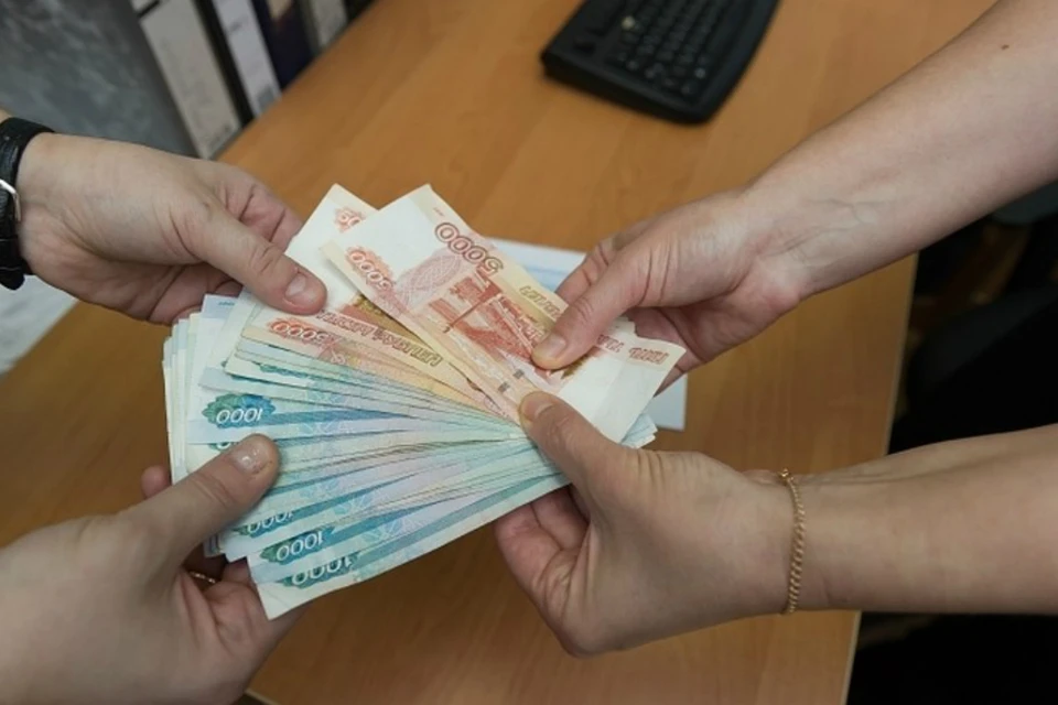 С июня прошлого года по январь текущего директор обогатился на четыре миллиона рублей.