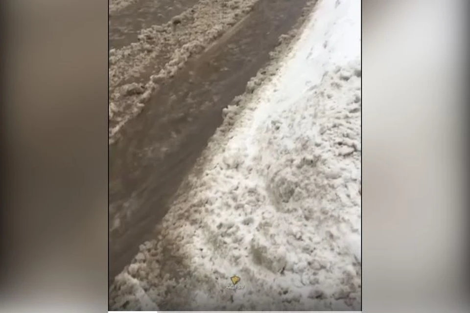 Новосибирск прорвало трубу. Течет ПВХ труба затопило. Снеговая Падь прорвало трубу 2023.