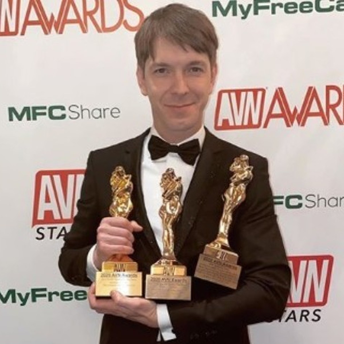 Наш мужик!»: 31-летний петербуржец получил три «порно-Оскара» в США - KP.RU