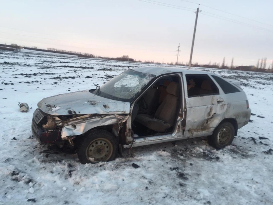 В Орловской области два человека пострадали после переворота «Ваза» в кювет. Фото: региональное УГИБДД УМВД России