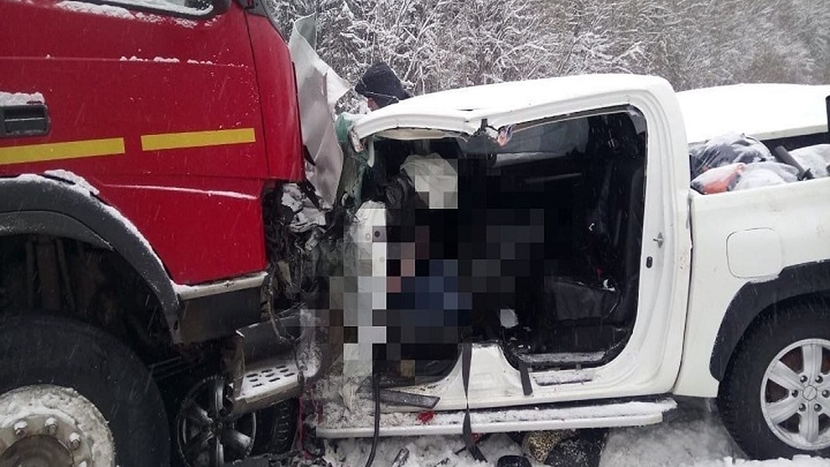 В соцсетях появилось видео страшной аварии на трассе в Прикамье, где погиб  один человек - KP.RU