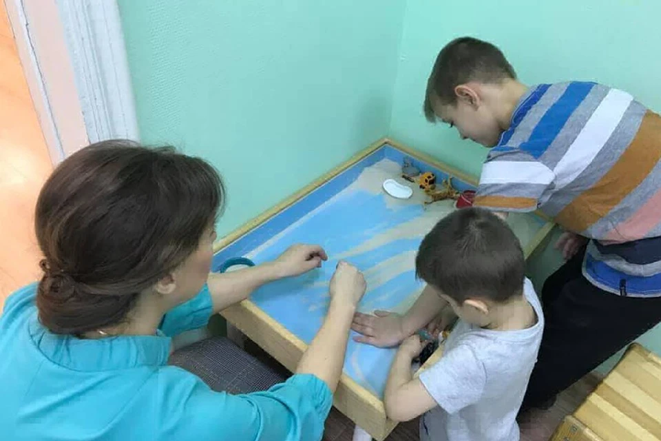 Брошенных в аэропорту Шереметьево детей передадут под опеку бабушке. Фото: соцсети