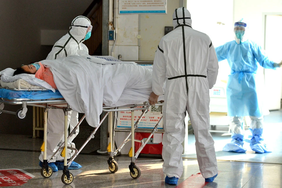 По данным на вчерашний день, число погибших от коронавируса составляло 305 человек.