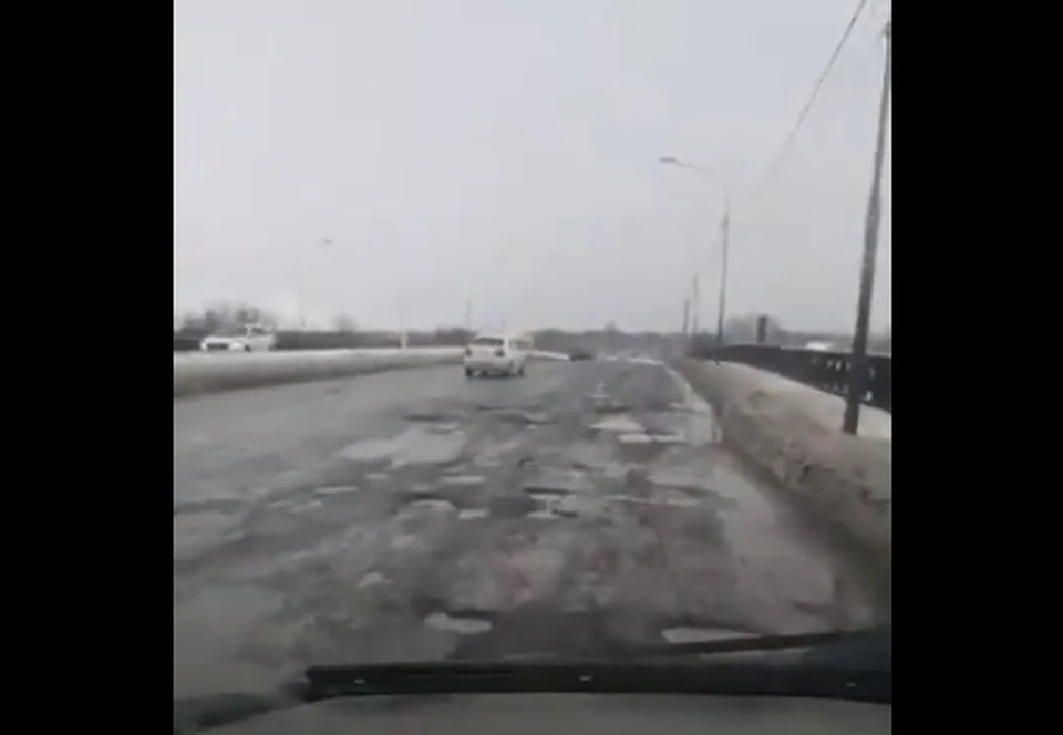 Мост в Зубчаниновке оккупировали десятки ям