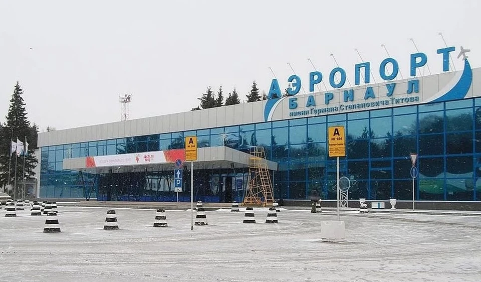 Аэропорт барнаул. Автостоянка аэропорт барнаул. Платные парковки аэропорта барнаула. Барнаульский аэропорт зима. Аэропорт барнаул парковка бесплатная.