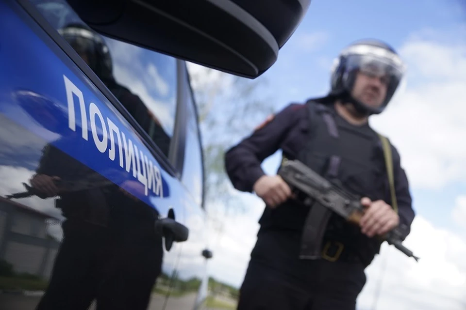 Росгвардейцы передали подозреваемых полицейским