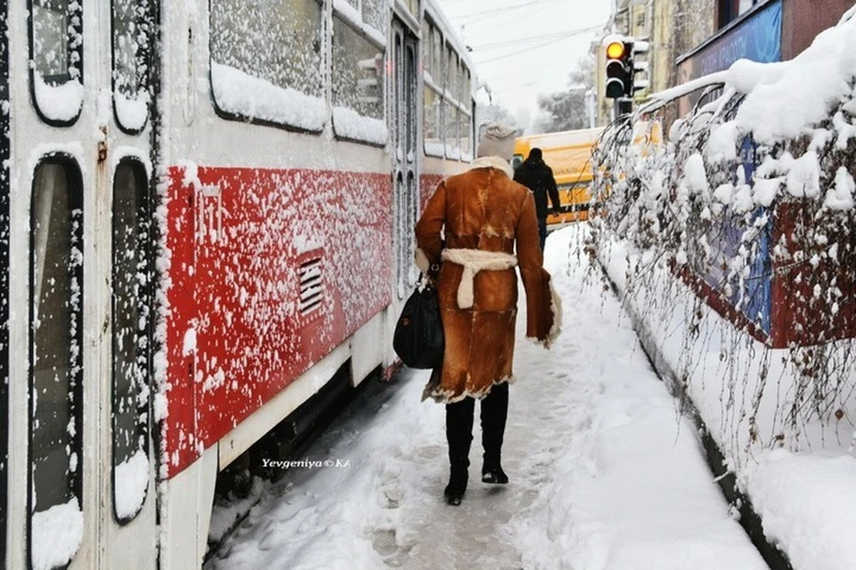 Для всех дончан снегопад стал испытанием: и для водителей, и для коммунальщиков, и для пешеходов. Фото: Евгении Карапачевой