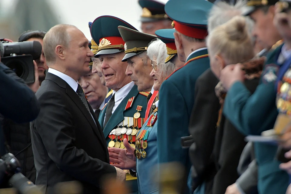 Владимир Путин пообещал резко увеличить размер единовременной выплаты ветеранам в честь предстоящего юбилею Победы