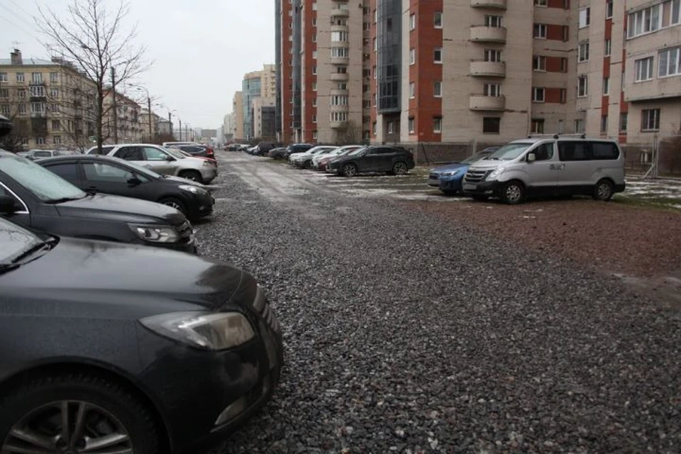 "Теплосеть Санкт-Петербурга" нашла множество потенциально опасных парковок в городе. Фото: teplosetspb.ru