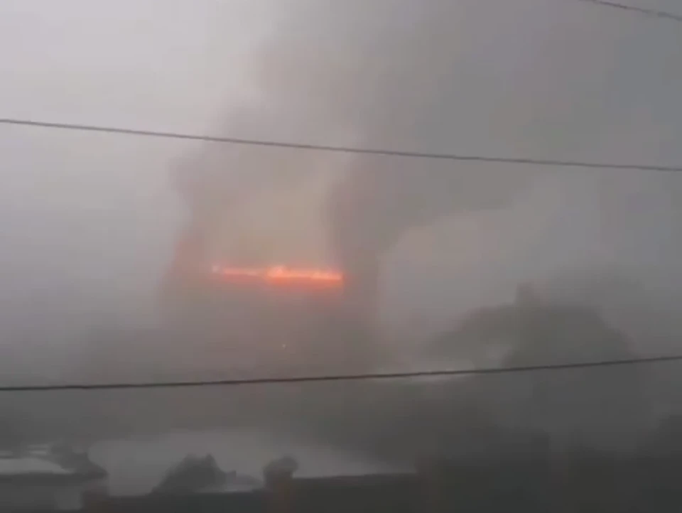 В Артеме горит двухэтажный частный дом. Скрин из видео: artem.news.plus