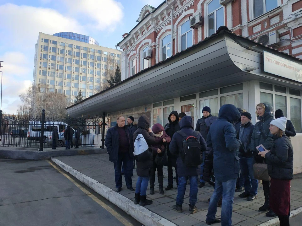 Саратовские журналисты в ожидании выезда от правительства области