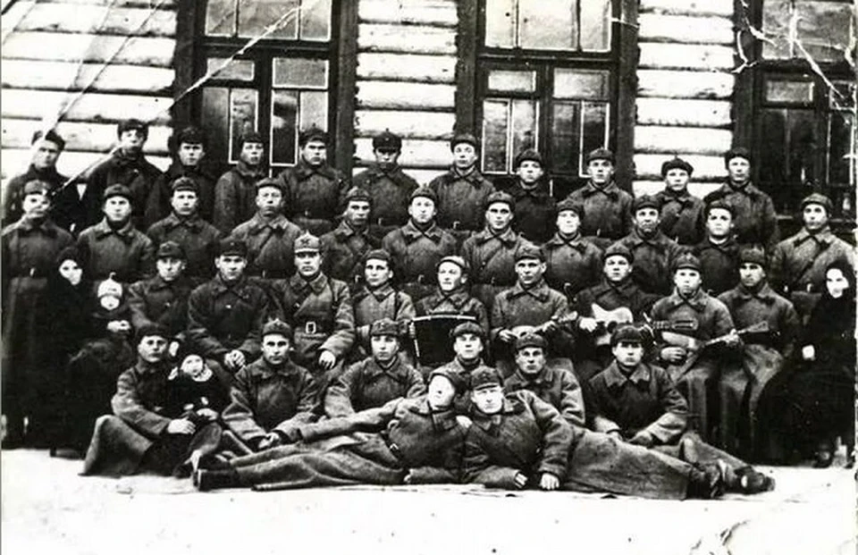 Первые добровольцы-бойцы 238-ой стрелковой дивизии. Фото yarwiki.ru