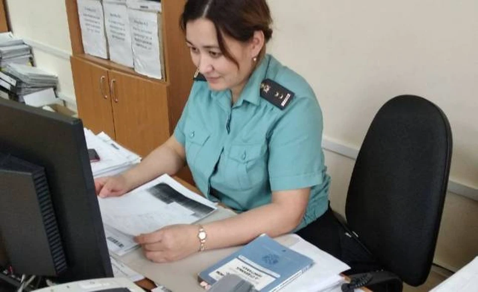 Тюменский пристав нашел должника, придя на репетиторство по английскому языку. Фото - УФССП по Тюменской области.