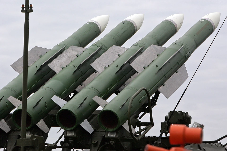 Ракеты комплекса "Бук" на выставке вооружений.