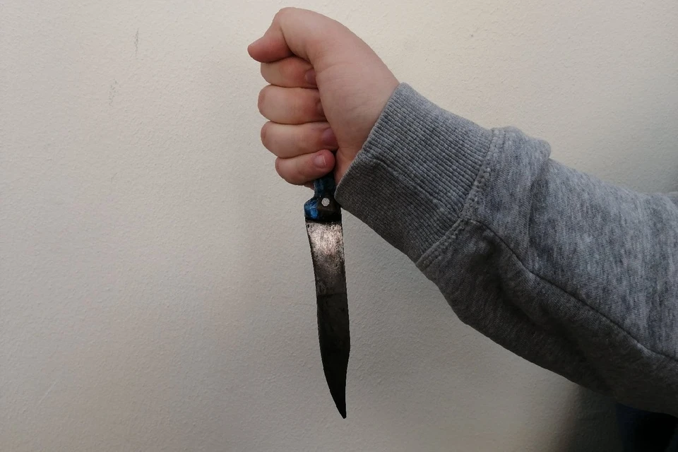 Фото с ножом в руке