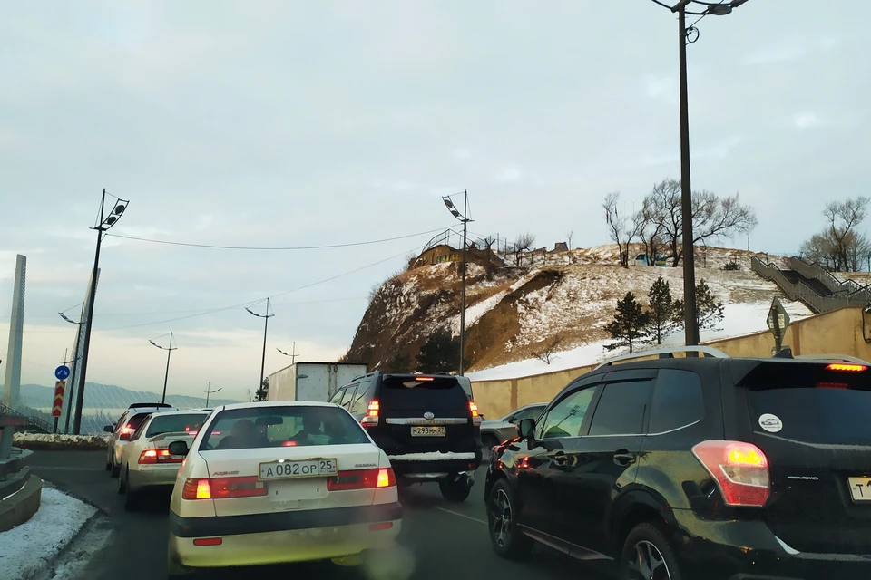 Утренние пробки сковали Владивосток
