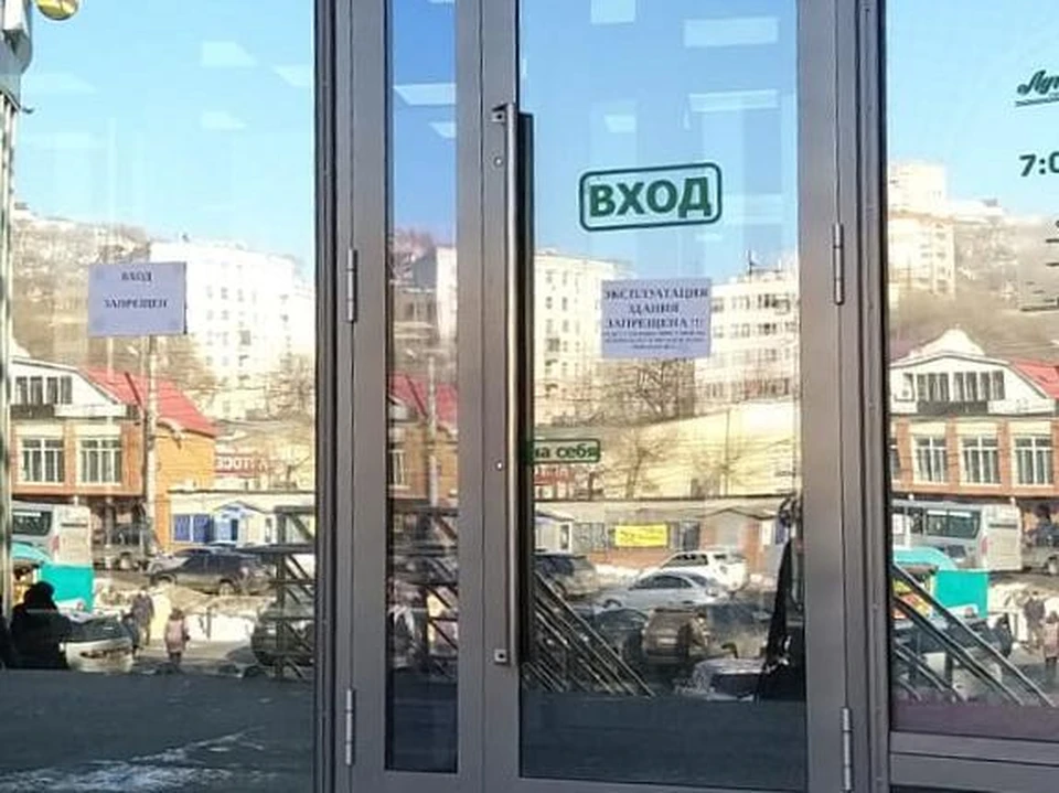 Приставы опечатали ТРК во Владивостоке. Фото предоставлено УФССП по Приморскому краю