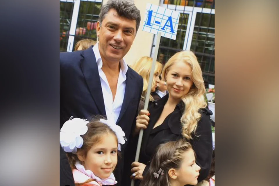 Борис Немцов и Екатерина Одинцова на первой школьной линейке своей дочери Дины.