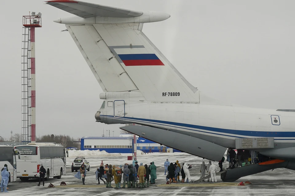 Россиян и граждан СНГ эвакуировали из Уханя спецбортом Минобороны РФ