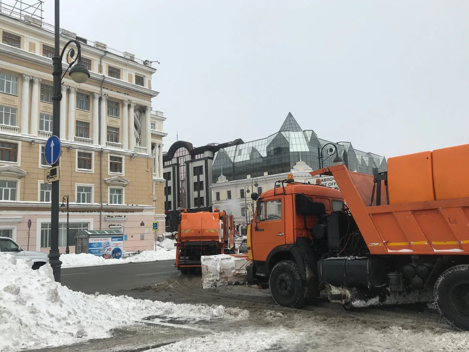 На Владивосток обрушился мощный снегопад 16 февраля