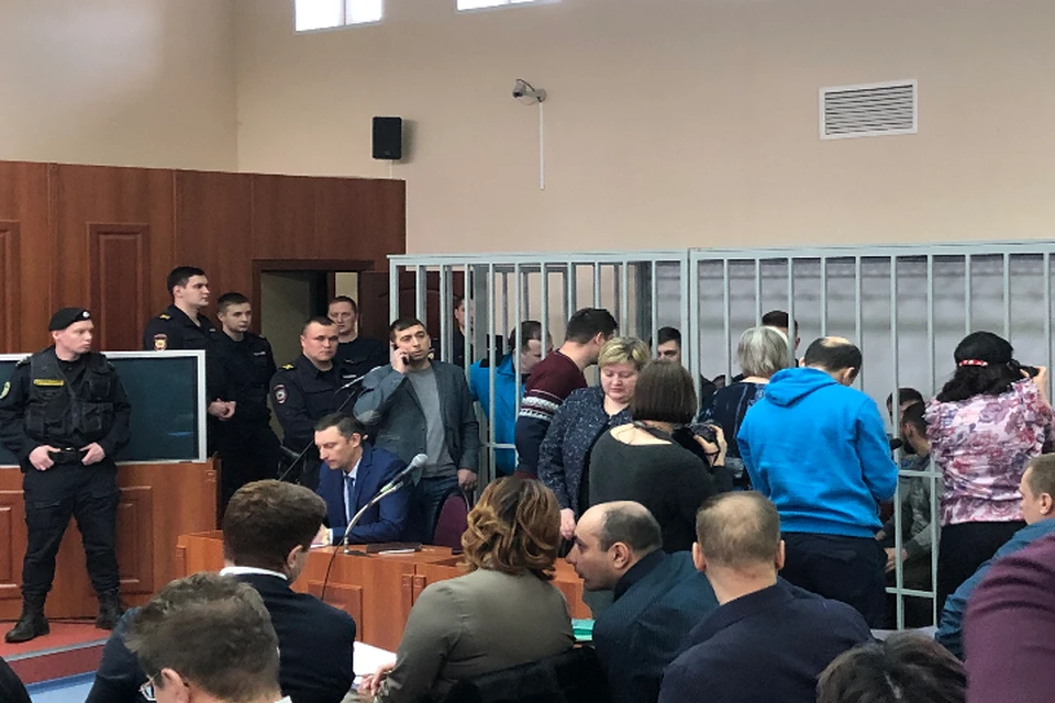 Подсудимые боятся травли и опасаются за своих родственников, поэтому не хотели, чтобы журналисты включали камеры