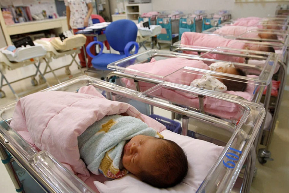 В России большинство родителей предпочитают набору для новорожденного денежную компенсацию