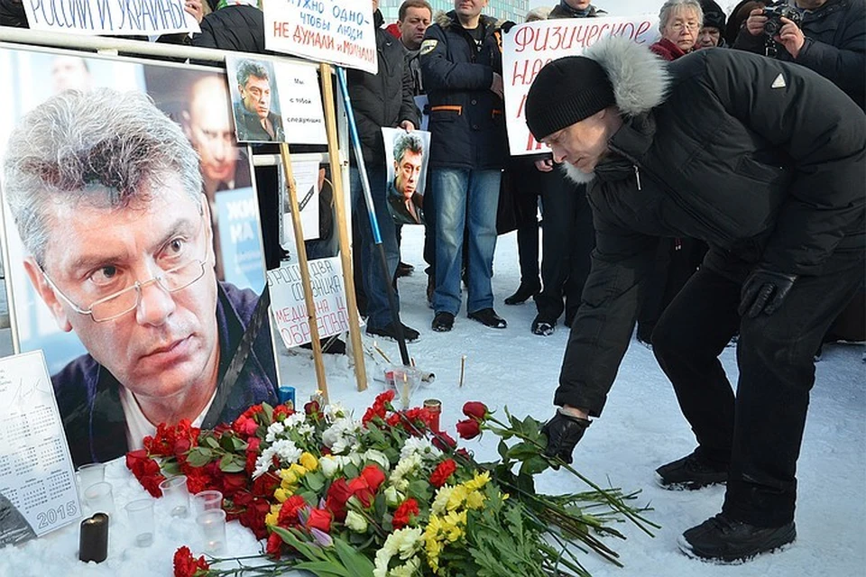 После убийства Бориса Немцова митинги памяти прошли по всей стране. На фото - митинг памяти Бориса Немцова в Новосибирске, 2015 год.