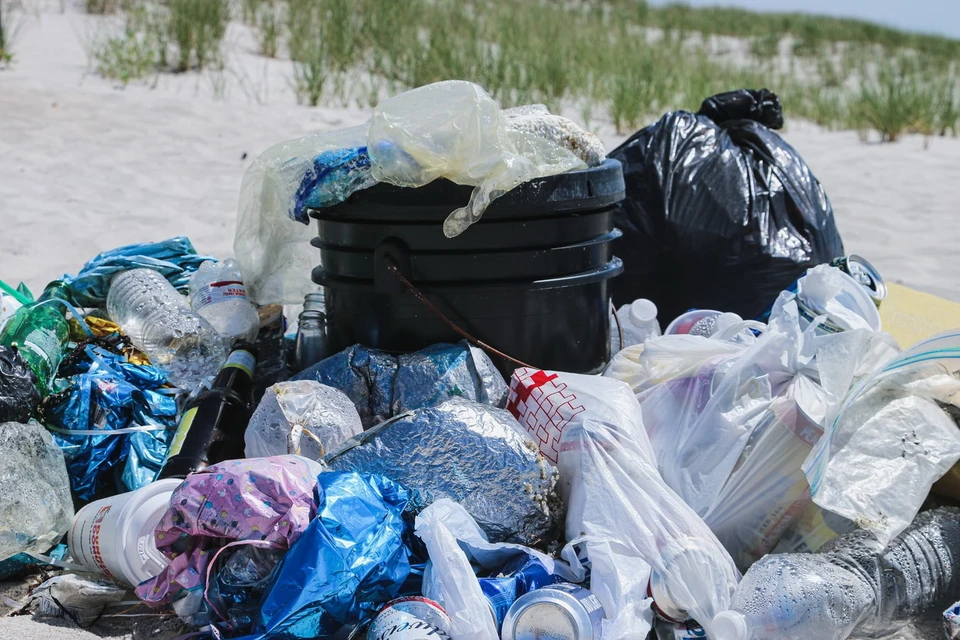Большая часть мусора в наших ведрах может перерабатываться и использоваться вторично.