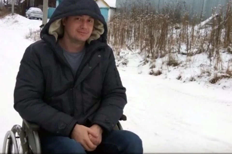Юрий Коровин мечтает об автомобиле, но пока ездит на инвалидной коляске. Фото: Гражданский патруль.