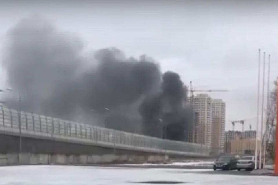 Пожар на суздальском проспекте сегодня. Взрыв на Суздальском. Пожар на Бимбо Новоорловская.