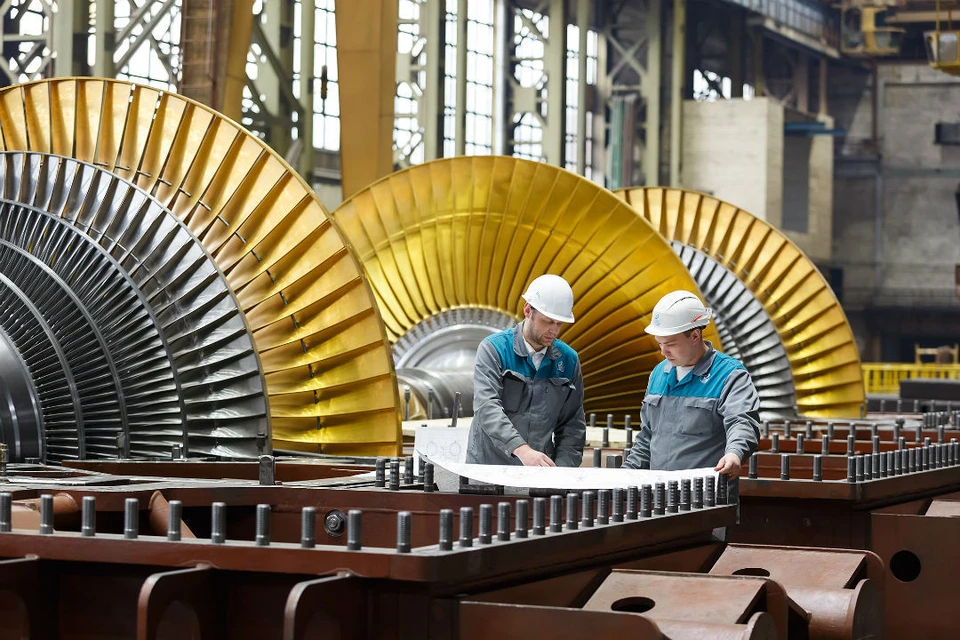 Сборка мощной паровой турбины в цехе. Фото: ПАО «Силовые машины».