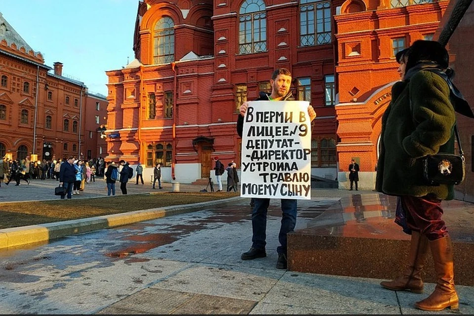 Сергей Медведев вышел на пикет к Кремлю