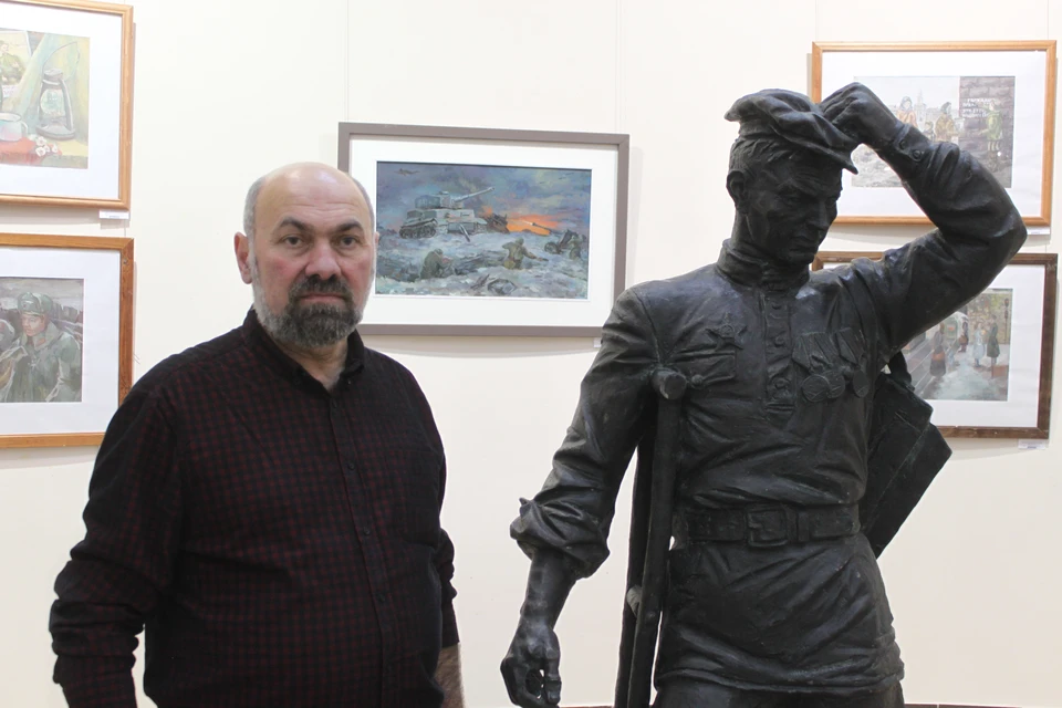 После экскурсии по городу художник побеседовал с «Комсомолкой»