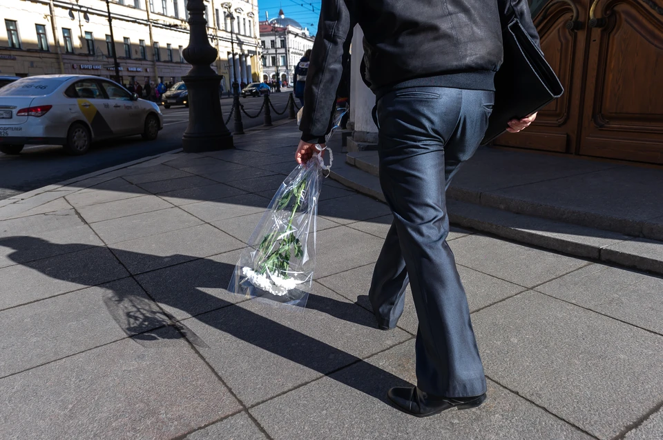 В Петербурге появилась услуга: "Романтик по вызову на 8 марта"