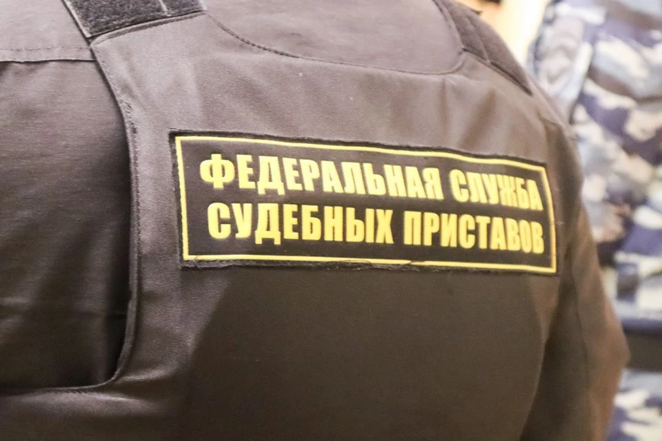 По решению суда, дети должны были остаться с матерью, но отец остался недоволен таким решением и отказался отдавать сына.