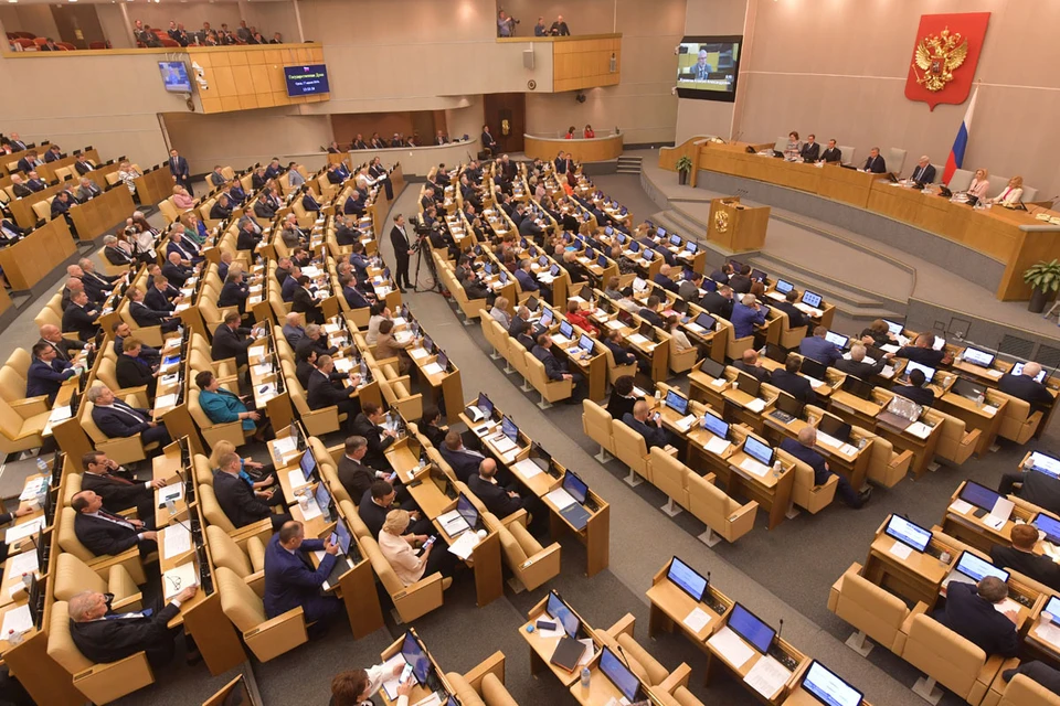 Еще одно яркое политическое событие ждет нас в 2020-м году. Депутат Александр Карелин предложил переизбрать Госдуму. Его идею, вероятно, поддержат остальные парламентарии.
