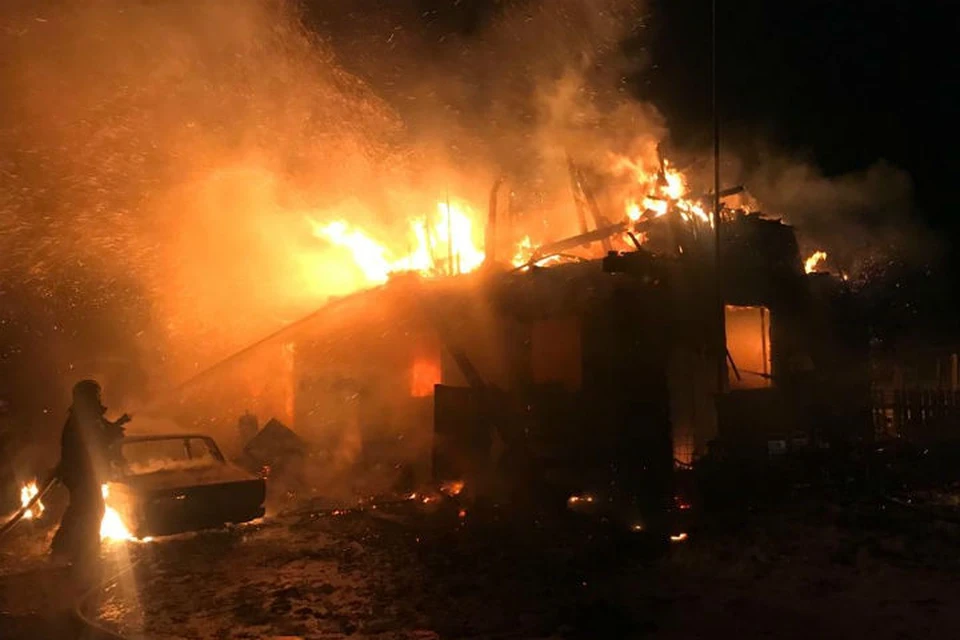 Пожар в поселке Маркова под Иркутском: в огне погибли двое детей и их отец.