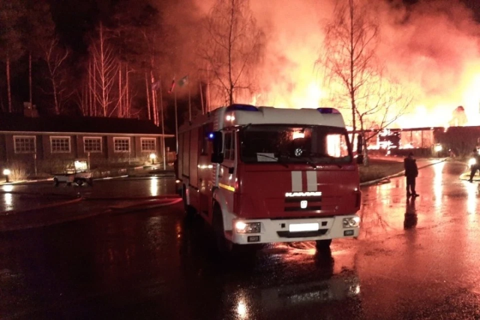 Под Москвой горит ресторан гольф-клуба Moscow Country Club. Фото: ГУ МЧС по Московской области